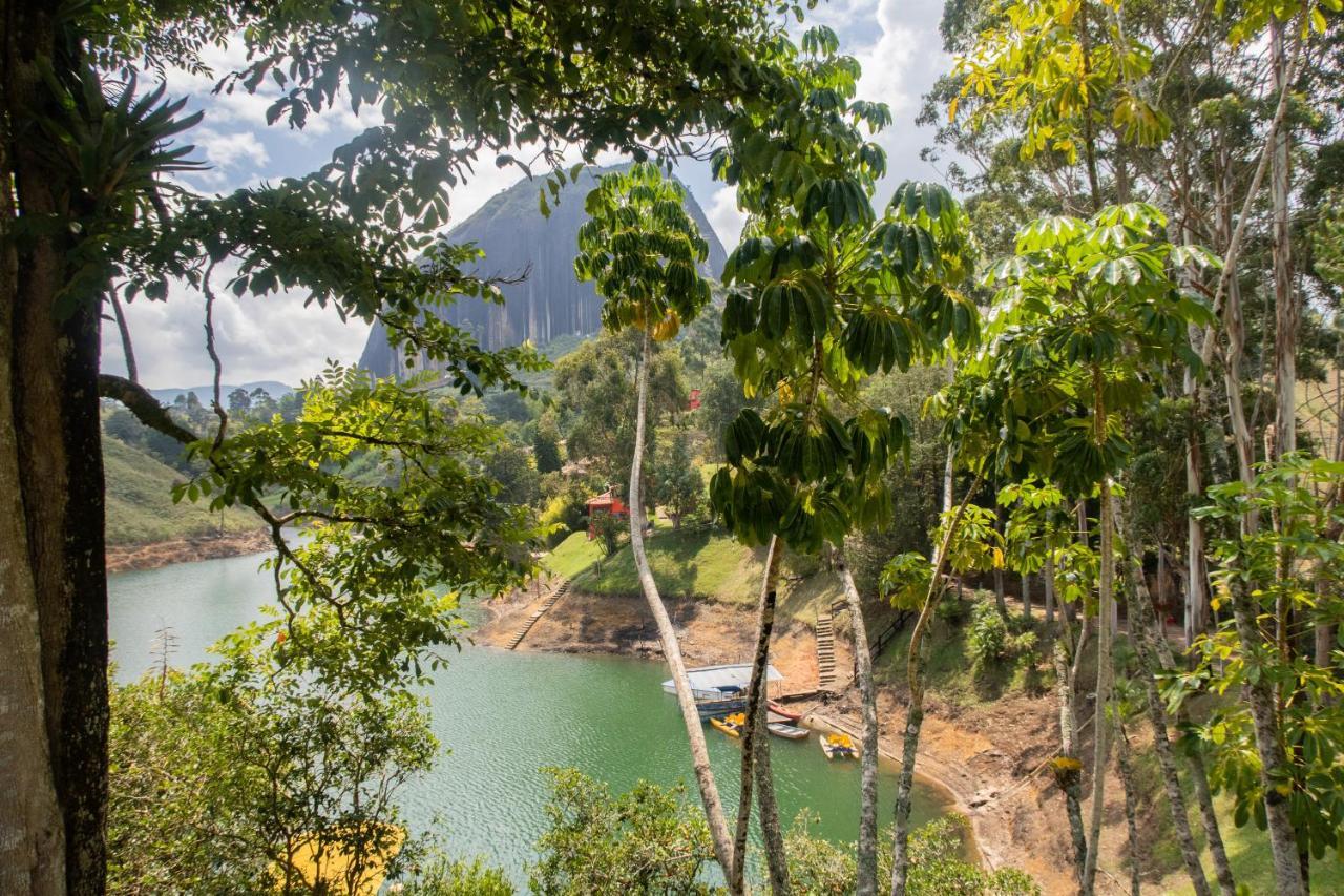 Ecolodge Bahia Del Penon Гуатапе Екстер'єр фото